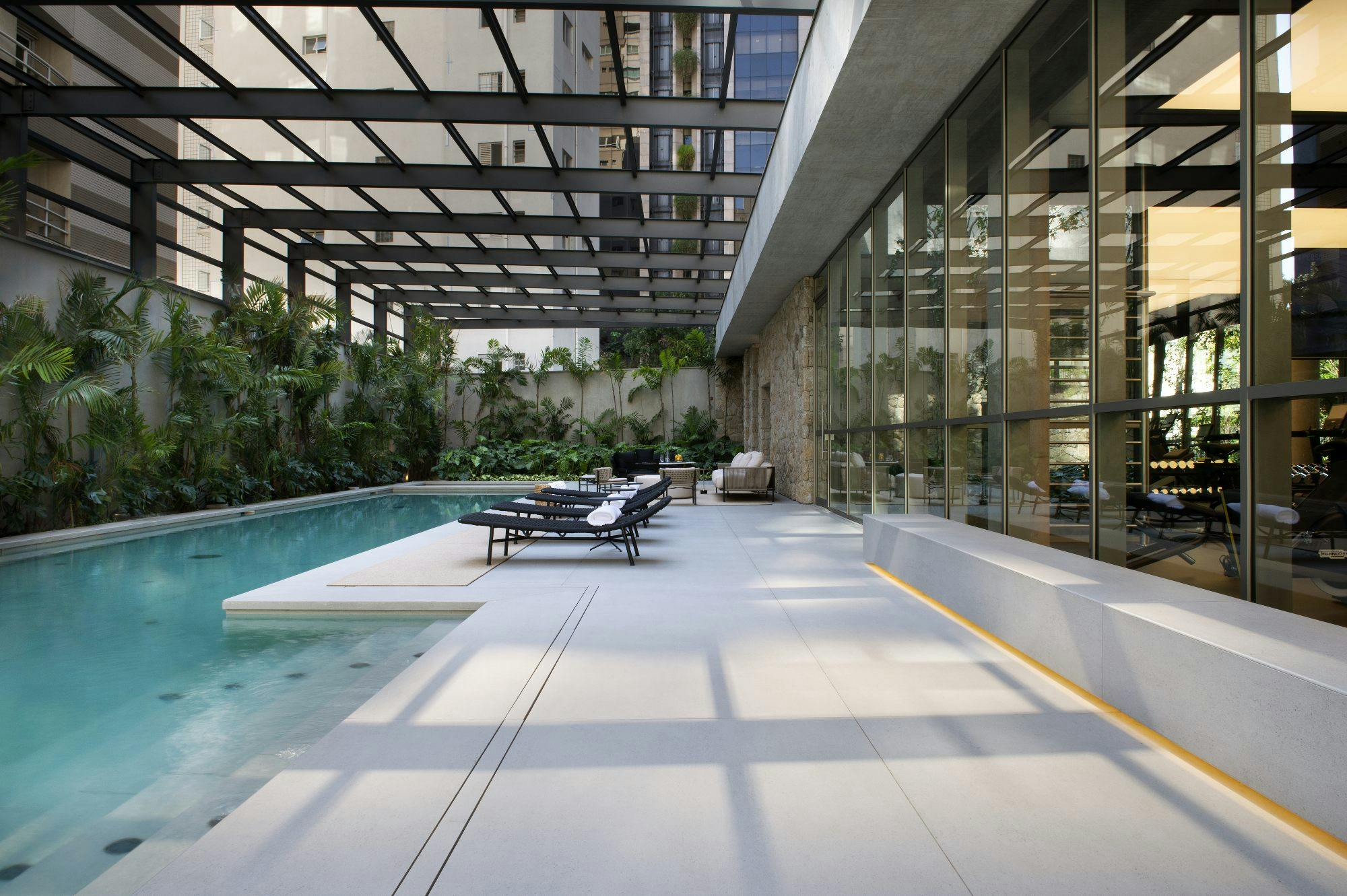 Imagen número 96 de El suelo como centro de atención: cómo el diseño impactante realza la arquitectura minimalista