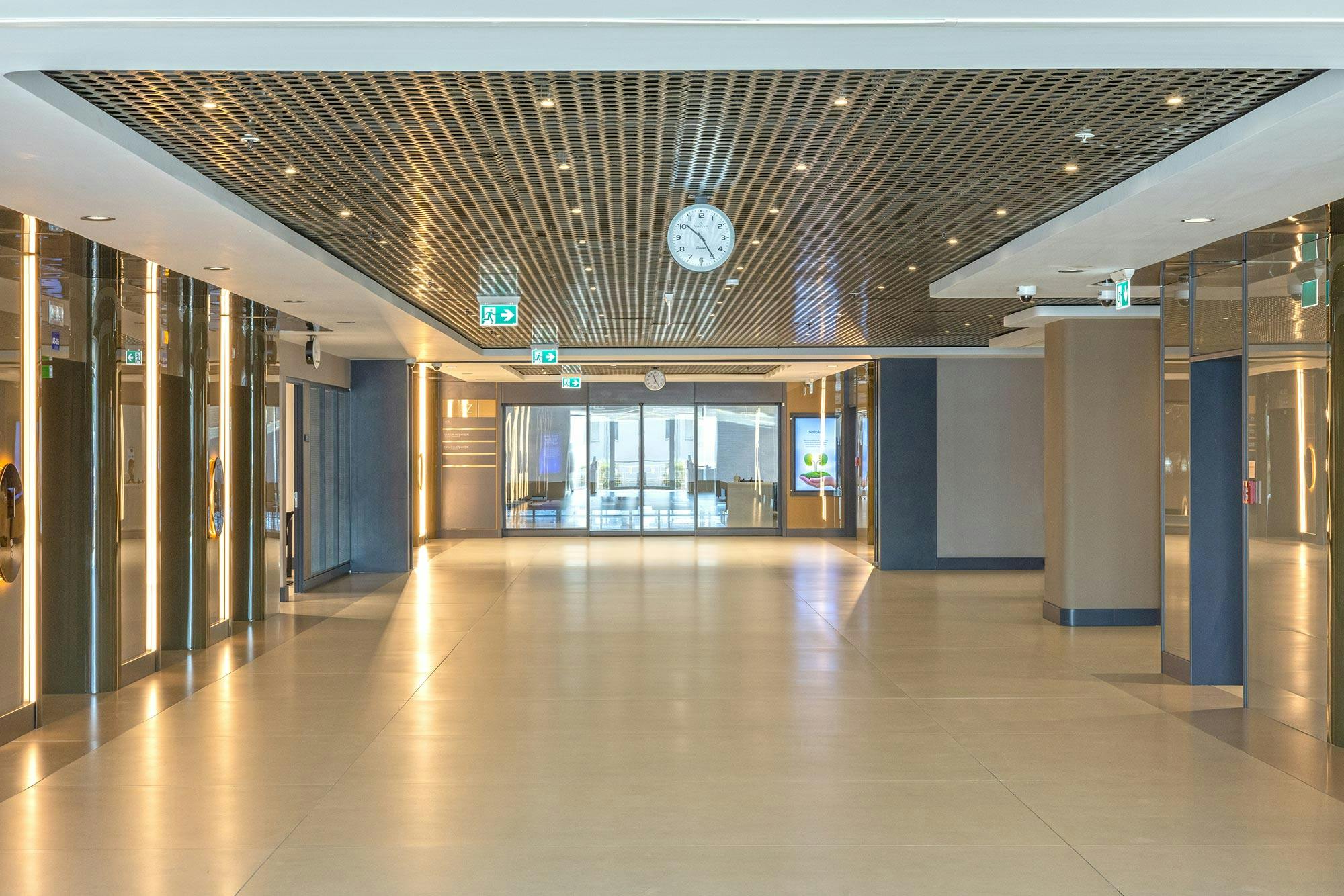 Imagen número 107 de Dekton da una bienvenida de lujo en la entrada de uno de los hospitales más concurridos de Estambul