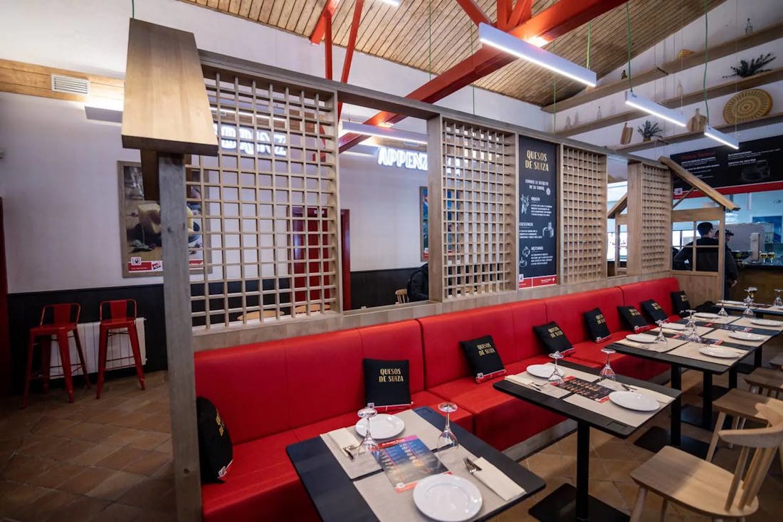 interior_restaurante_quesos_suiza Imagen número 89 de Cosentino renueva su colaboración con Cetursa Sierra Nevada
