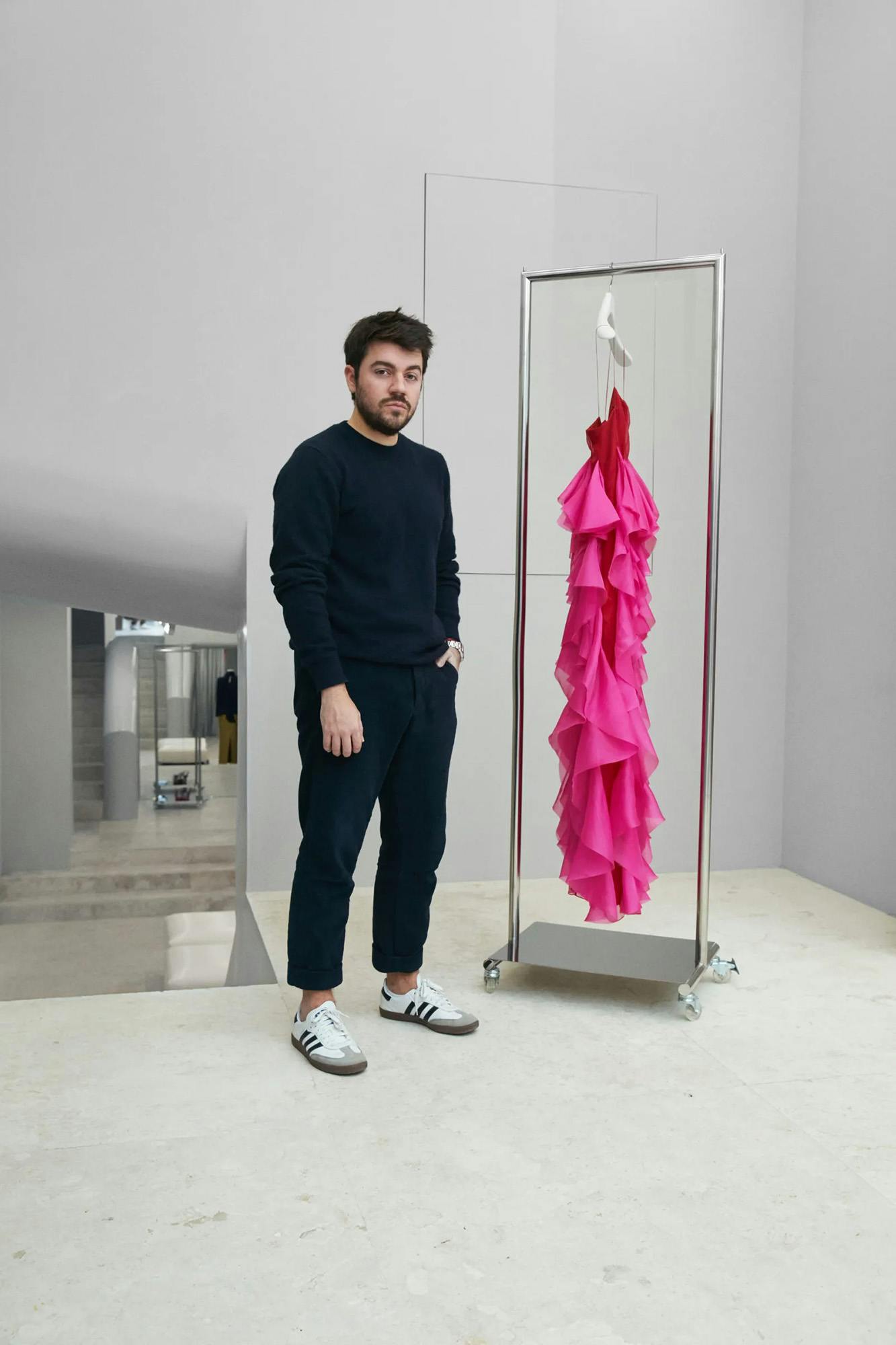 Imagen número 76 de Un arco monolítico en Sensa Platino da carácter a una nueva boutique de moda en Madrid