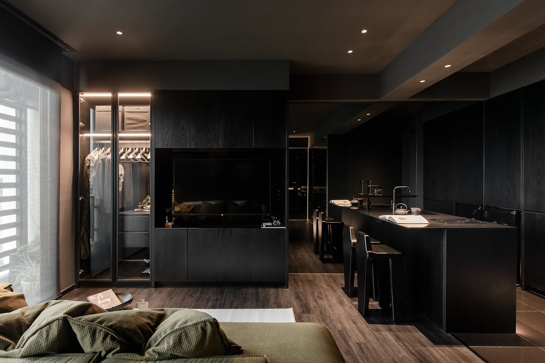 El negro puro e intenso de Silestone Iconic Black para las elegantes suites que propone Ippo Asia en Kuala Lumpur