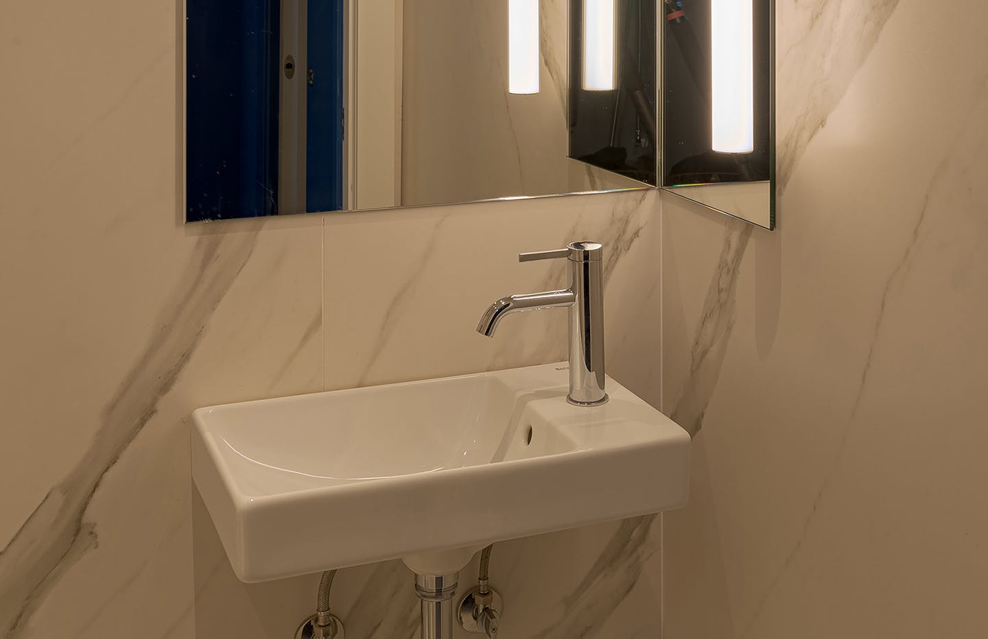 13-MLKT-ACPMalaga-cover-bathroom Image 48 of 13 MLKT ACPMalaga cover bathroom 1.jpg?auto=format%2Ccompress&ixlib=php 3.3 in Baños - Cosentino