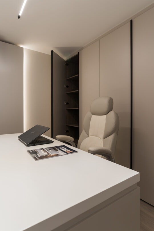 CYNTHIA-ROMAN-4 CYNTHIA-ROMAN-4