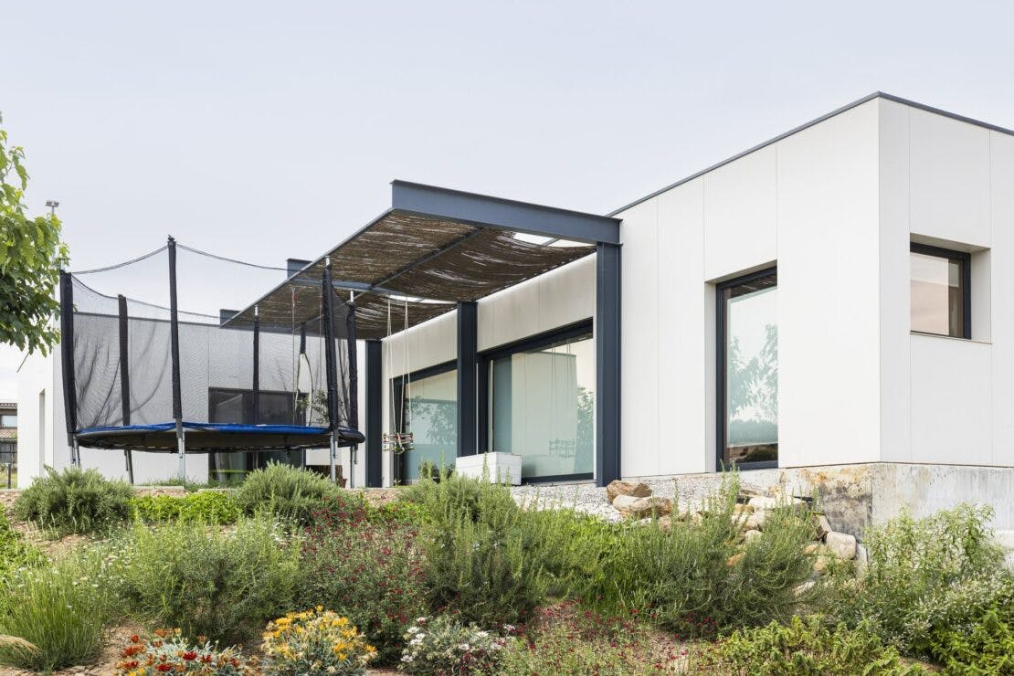 Cosentino_fachadaCelra_junio2025_05-1110x740-1 Image 51 of Cosentino fachadaCelra junio2025 05 1110x740 1.jpg?auto=format%2Ccompress&ixlib=php 3.3 in Servicio integral en proyectos internacionales - Cosentino