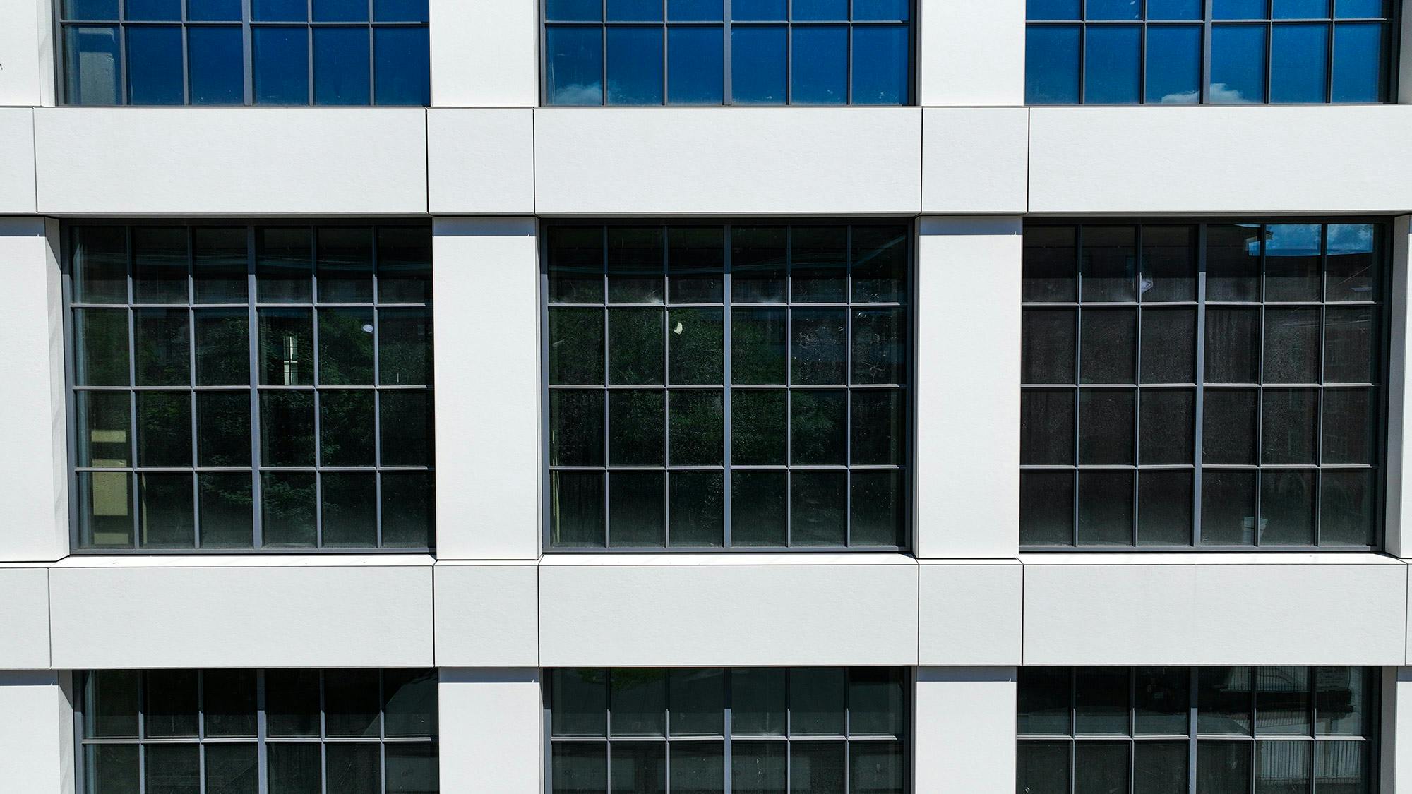 Facade-fenix-sthlm-26-6 Image 64 of Facade fenix sthlm 26 6.jpg?auto=format%2Ccompress&ixlib=php 3.3 in Baños - Cosentino