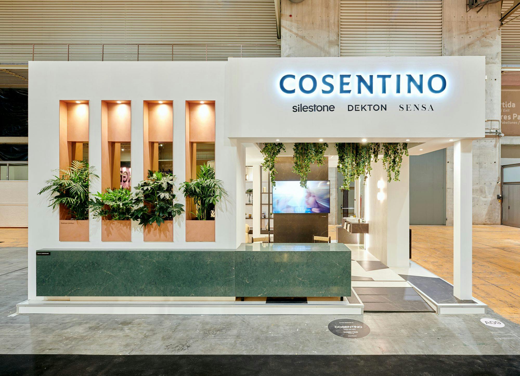 Interihotel Stand Cosentino (4) Image 47 of Interihotel Stand Cosentino 4.jpg?auto=format%2Ccompress&ixlib=php 3.3 in Cocinas - Cosentino