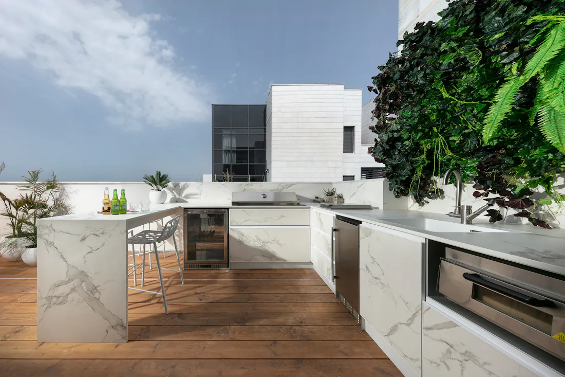 Cocina Exterior - Outdoor Kitchen Aura Image 34 of var www html tools.cosentino.com global ws public pending approval MG 8319 copy2.jpg?auto=format%2Ccompress&fit=crop&ixlib=php 3.3 in Cocinas exteriores: cuando la gastronomía sale al jardín - Cosentino