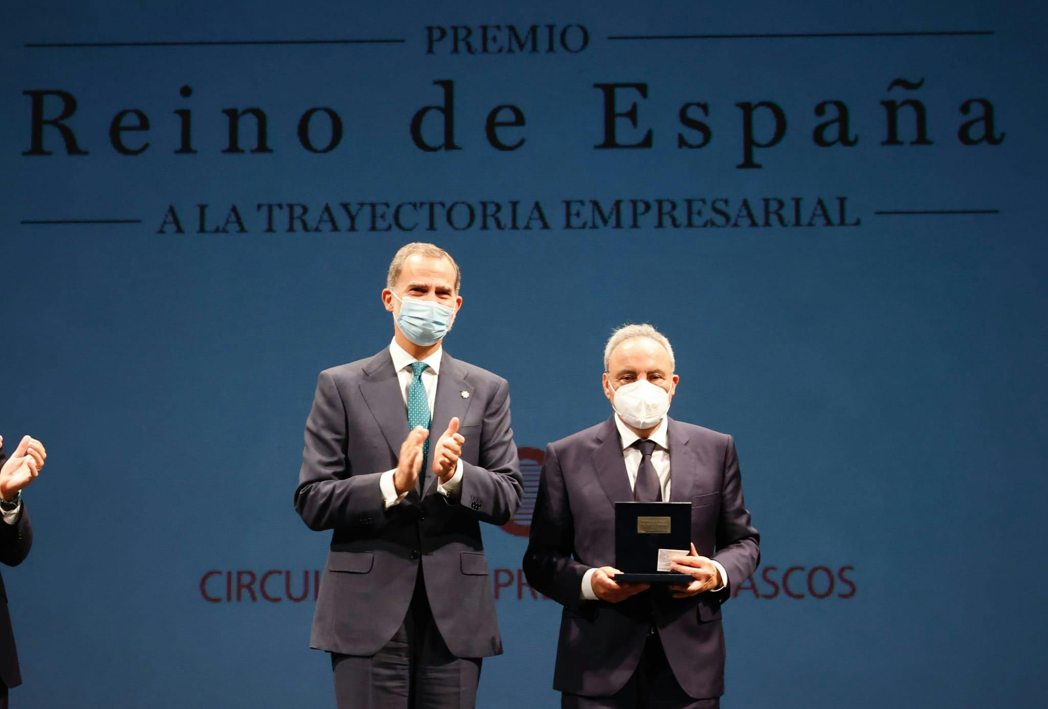 Image 38 of Entrega Rey Premio ReinoEspana 1.jpg?auto=format%2Ccompress&ixlib=php 3.3 in Cosentino receives the Commendation of the Order of the Spanish Chamber - Cosentino