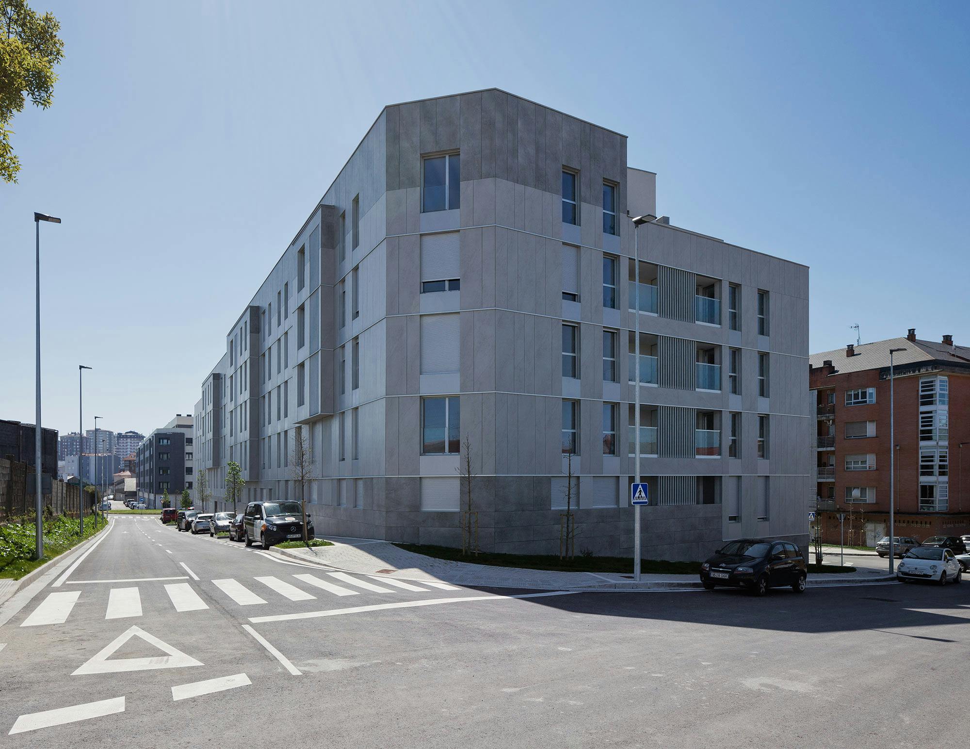 Image 36 of fachada albericia santander dekton 20.jpg?auto=format%2Ccompress&ixlib=php 3.3 in A façade that masterfully combines concrete, steel and Dekton - Cosentino