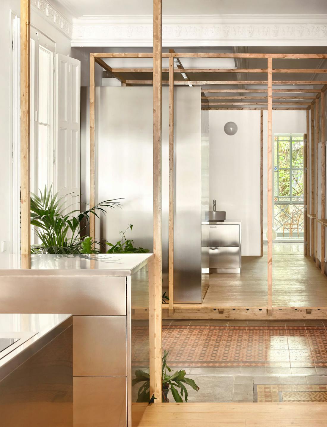 20230404_Twobo_Ebanista (7) Image 35 of 20230404 Twobo Ebanista 7 e1680512634977.jpg?auto=format%2Ccompress&fit=crop&ixlib=php 3.3 in Cosentino tuo markkinoille Daniel Germanin suunnitteleman uuden Dekton® Pietra Kode -kokoelman - Cosentino