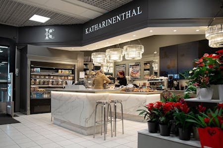 Bakery-Stockman-1 Image 33 of Bakery Stockman 1.jpg?auto=format%2Ccompress&fit=crop&ixlib=php 3.3 in Cosentino tuo markkinoille uuden uritetun Dekton® Ukiyo -kokoelman, joka on kehitetty yhteistyössä Claudia Afsharin kanssa - Cosentino