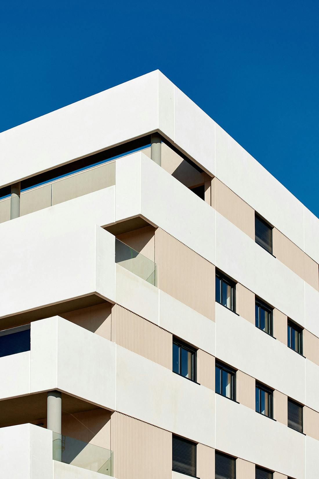 Dromos-aedas-Sevilla-7 Image 37 of Dromos aedas Sevilla 7.jpg?auto=format%2Ccompress&fit=crop&ixlib=php 3.3 in EARTHIC® LAB X FORMAFANTASMA, matka sisältäpäin uusi Silestone®XM-mallisto - Cosentino