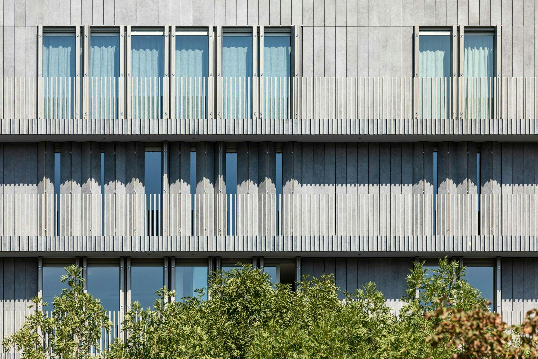 Numéro d'image 41 de la section actuelle de Glass, Iroko timber and Dekton for a façade with a lot of character de Cosentino France