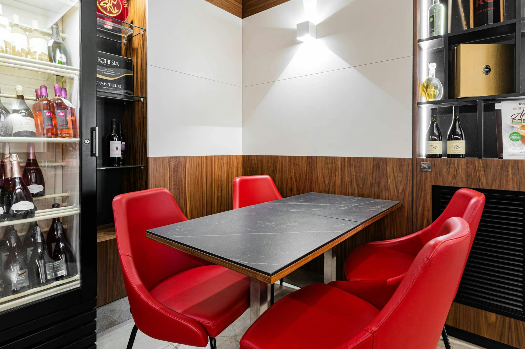 Numéro d'image 42 de la section actuelle de A rustic and cozy bar area for Pearl’s Place Restaurant & Pantry de Cosentino France