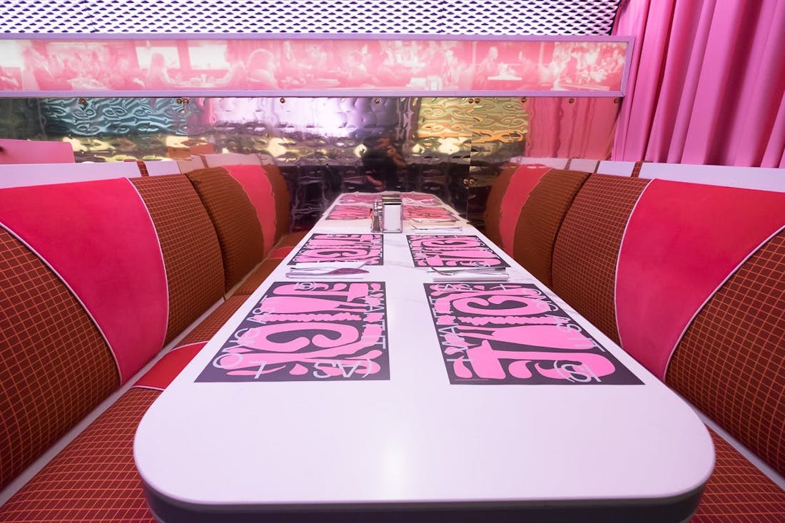 David Rockwell et le studio de design 2×4 choisissent les surfaces innovantes de Cosentino pour le projet The Diner au Salon du meuble 2018
