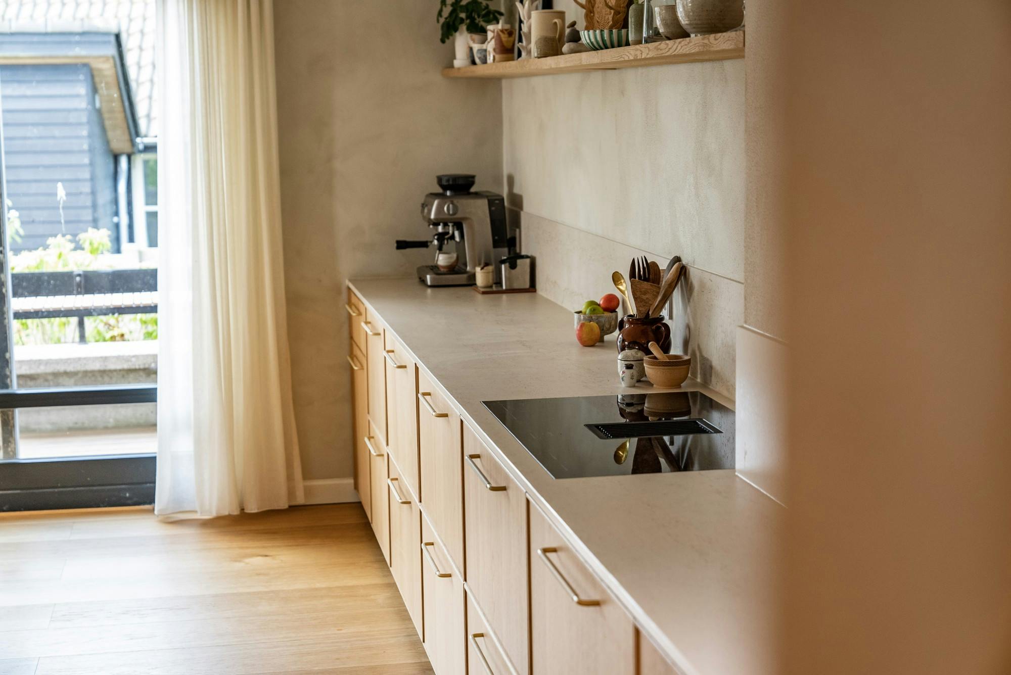 Numéro d'image 42 de la section actuelle de A seamless worktop for a Nordic home renovated with love de Cosentino France