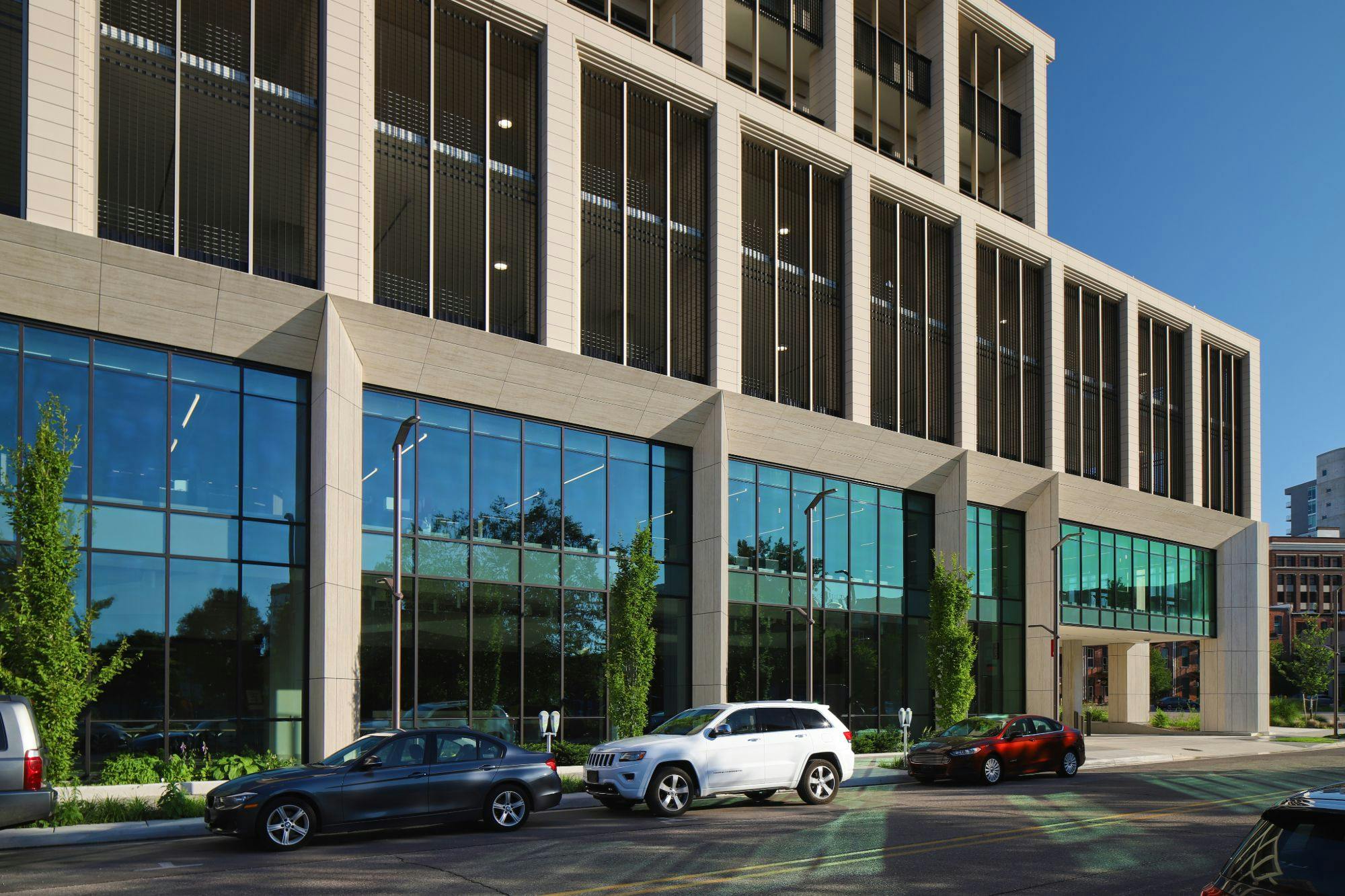 Numéro d'image 35 de la section actuelle de A complex Dekton facade for The Warner Building in Michigan de Cosentino France