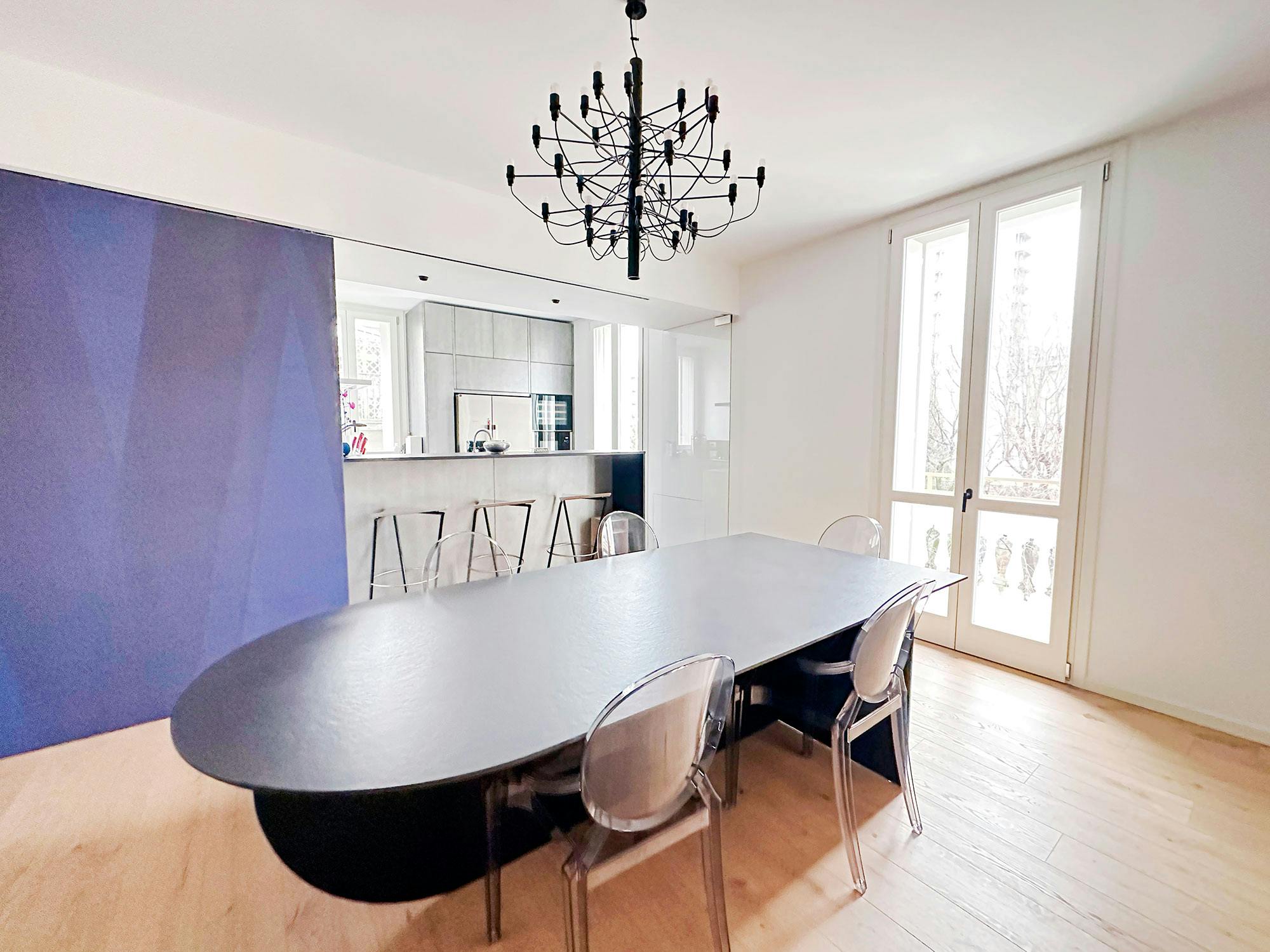 Numéro d'image 32 de la section actuelle de {{An apartment of Italian design elegantly blends the kitchen and dining room thanks to Dekton}} de Cosentino France