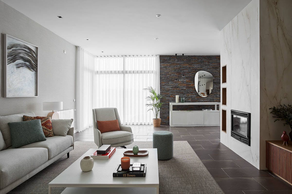 Numéro d'image 43 de la section actuelle de A living room / kitchen with modern and luxurious elegance thanks to Dekton Lucid de Cosentino France