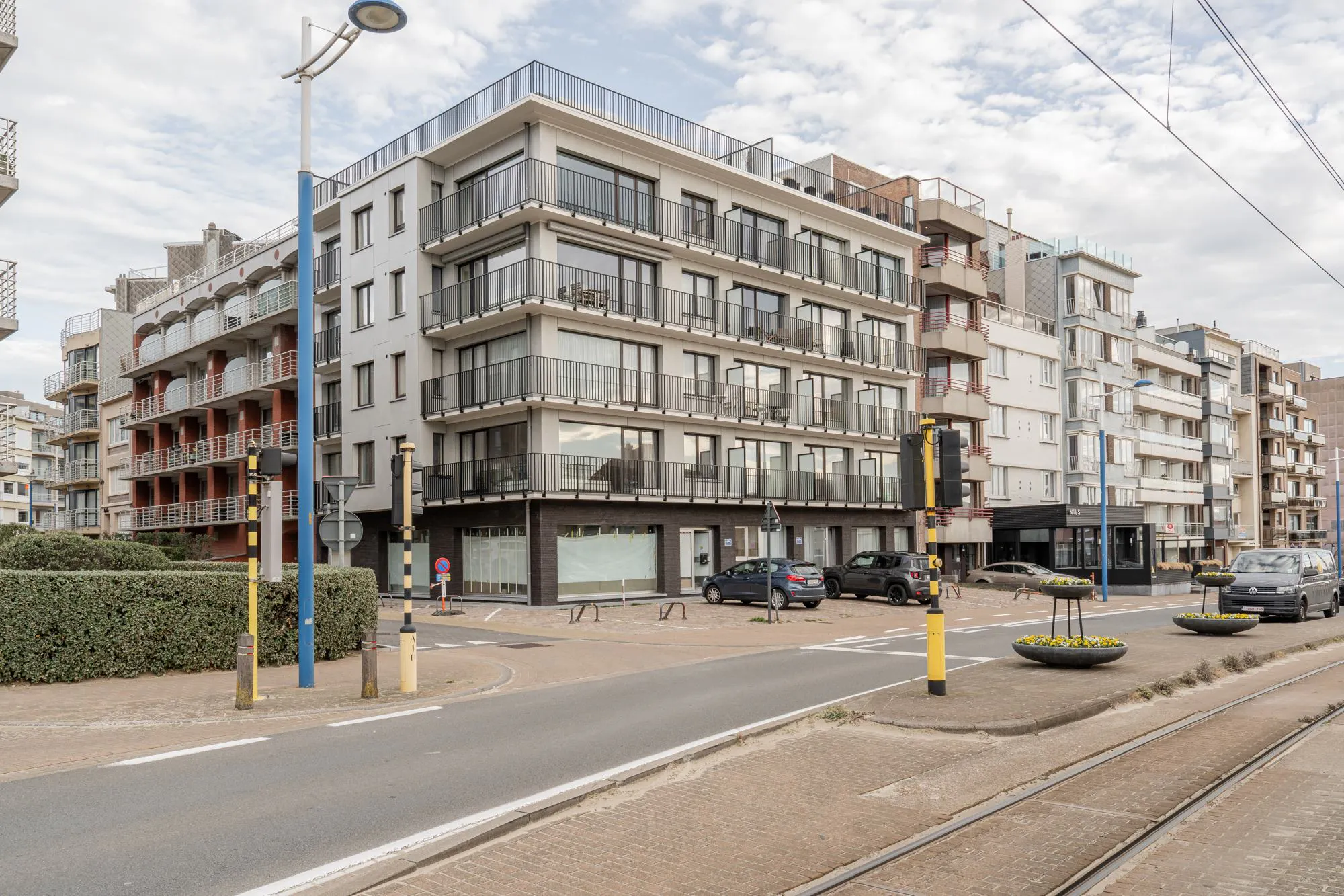 Pilar Shoots - Sparrow HR Image 32 of Pilar Shoots Sparrow HR.jpg?auto=format%2Ccompress&ixlib=php 3.3 in This elegant lounge anticipates the art deco trend with Cosentino surfaces - Cosentino