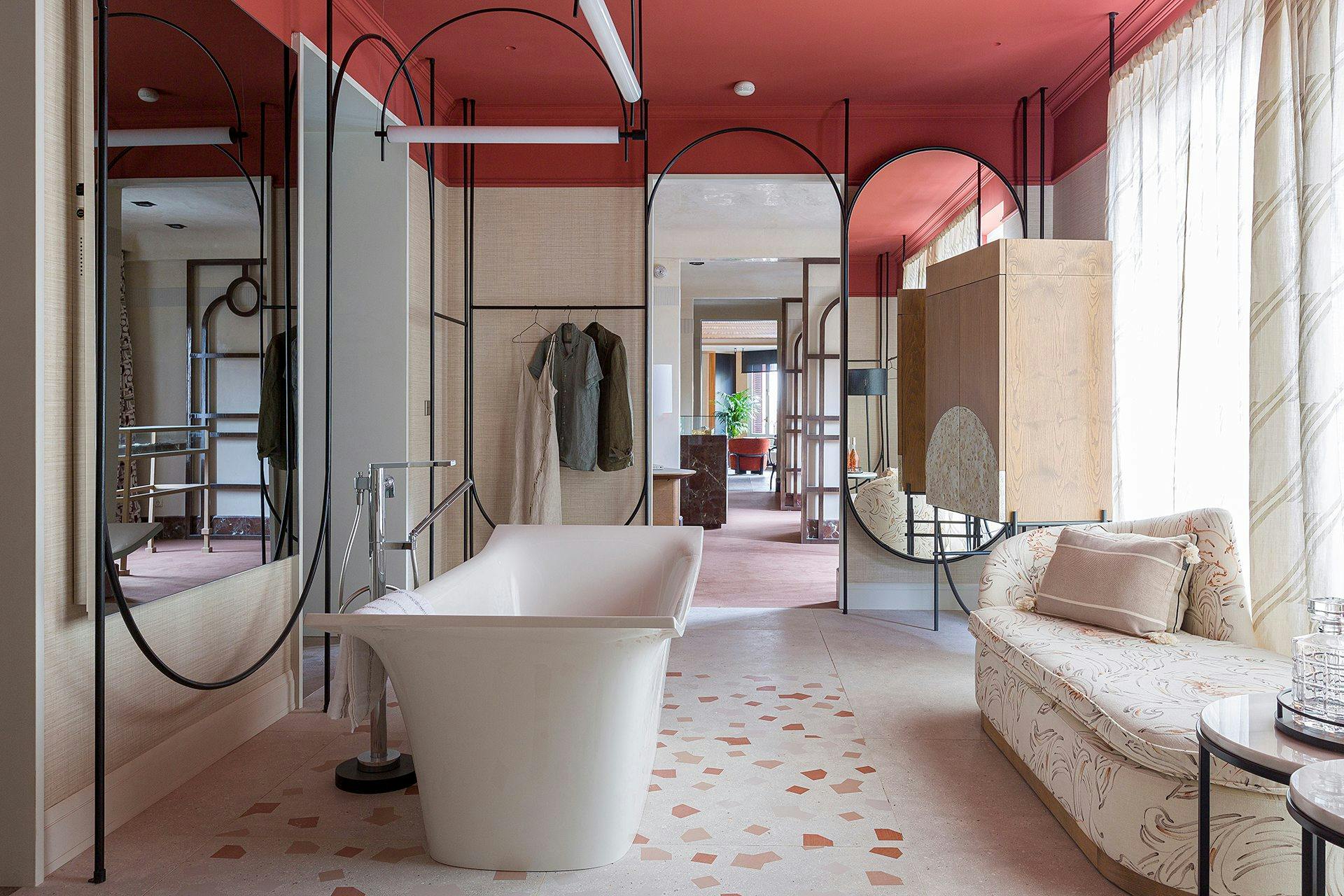 Numéro d'image 36 de la section actuelle de A journey to the best of Art Deco Paris through a bathroom de Cosentino Canada