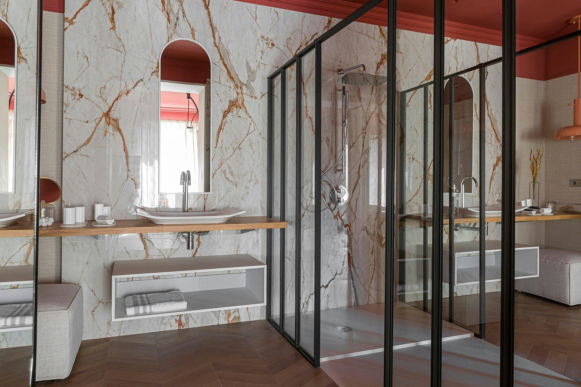 Numéro d'image 35 de la section actuelle de A journey to the best of Art Deco Paris through a bathroom de Cosentino Canada