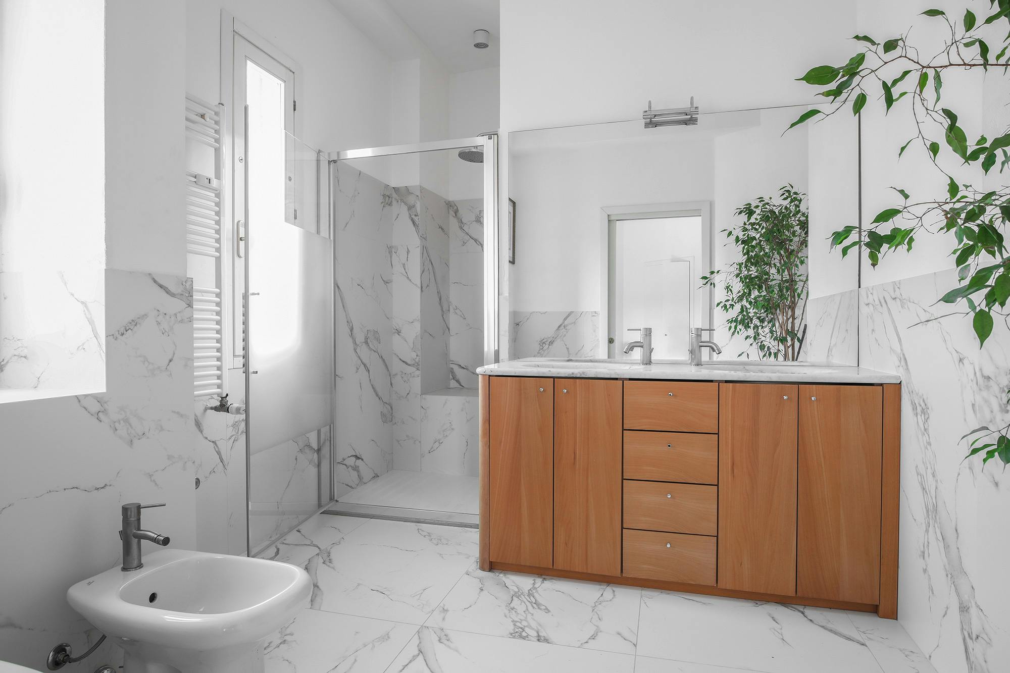 Numéro d'image 33 de la section actuelle de A private bathroom in Milan with a spacious, sturdy and elegant look thanks to Dekton  de Cosentino Canada