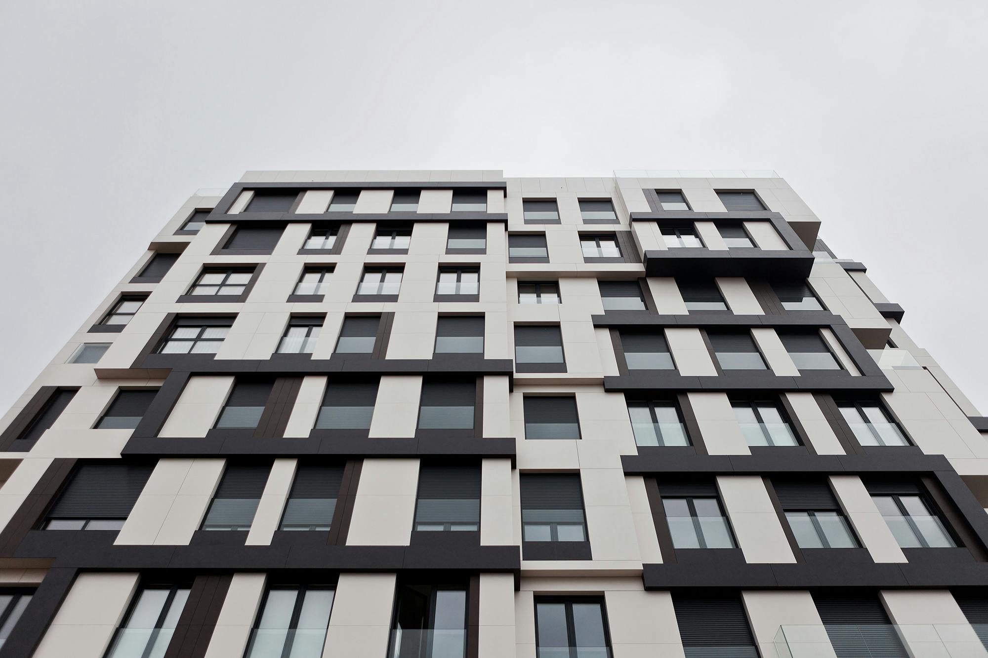 Numéro d'image 32 de la section actuelle de {{A state-of-the-art building in Lugo chooses Dekton to clad its complex façade}} de Cosentino Canada