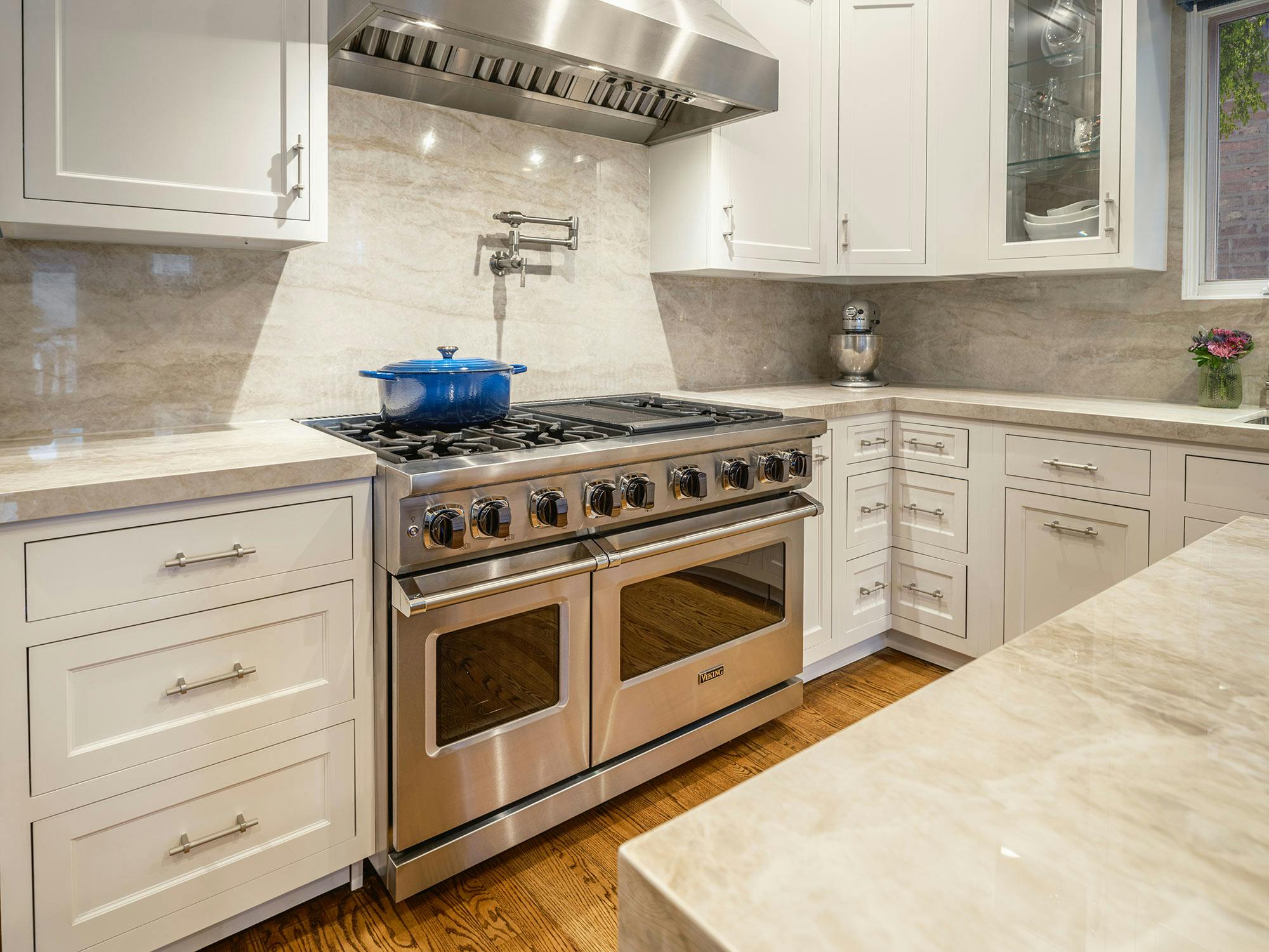 Numéro d'image 37 de la section actuelle de A warm natural kitchen perfect for a busy family de Cosentino Canada