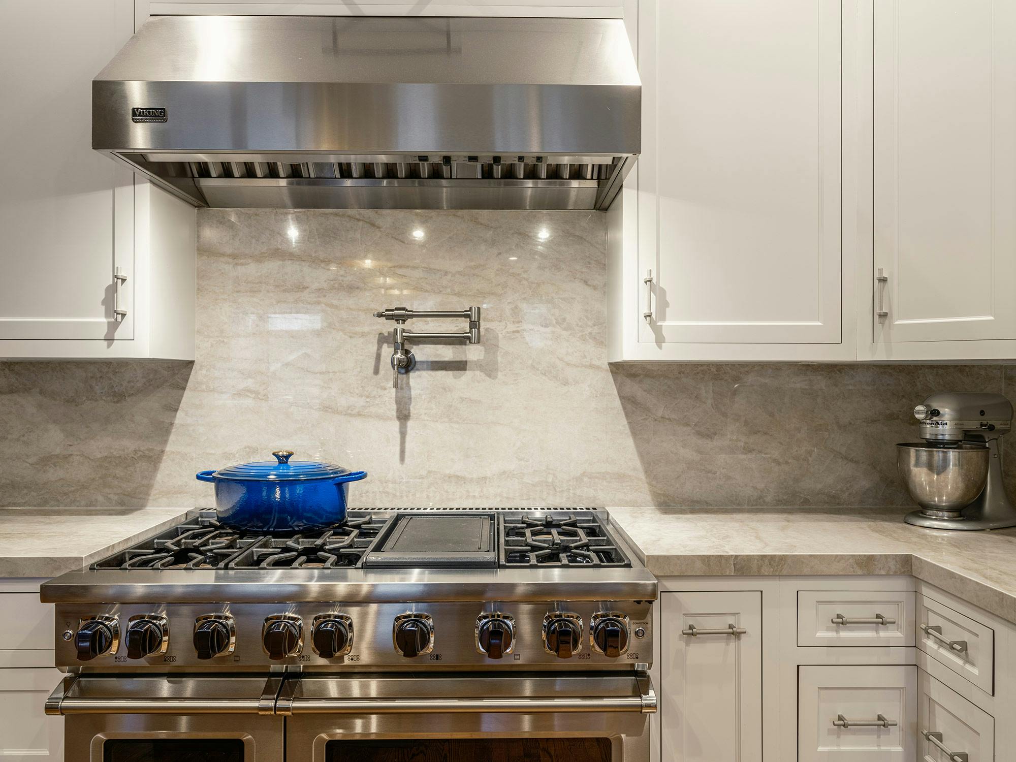 Numéro d'image 40 de la section actuelle de A warm natural kitchen perfect for a busy family de Cosentino Canada
