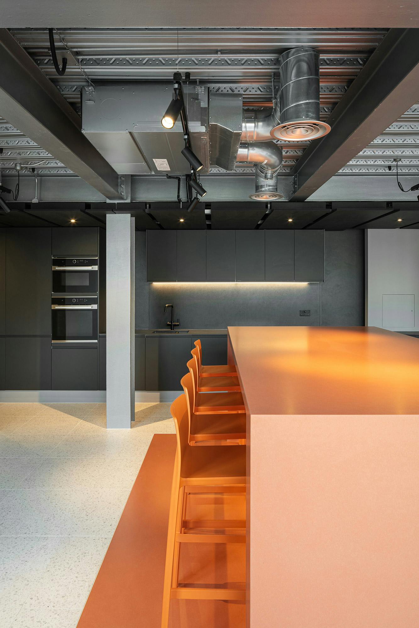 Numéro d'image 33 de la section actuelle de The architectural firm Studio Power chooses Dekton and Silestone’s sustainable surfaces for its office de Cosentino Canada