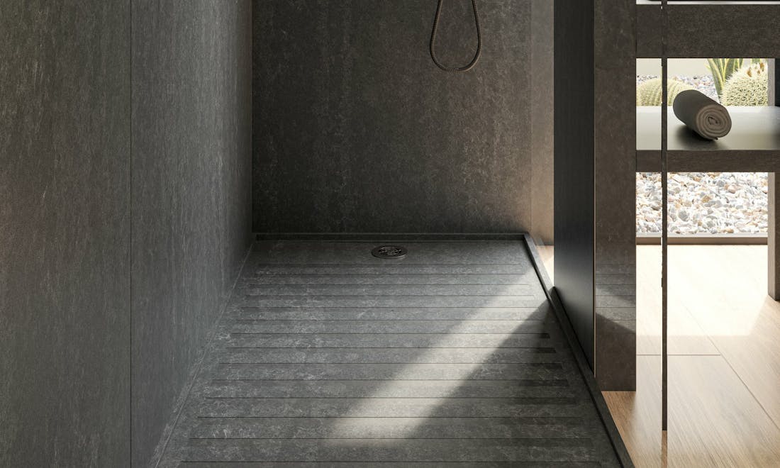 Earthic Bathroom - Raw G - Detalle Plato Ducha Image 39 of Earthic Bathroom Raw G Detalle Plato Ducha e1716891447502.jpg?auto=format%2Ccompress&fit=crop&ixlib=php 3.3 in Des surfaces durables qui s’apprêtent à révolutionner le monde du design et de l’architecture d’intérieur - Cosentino