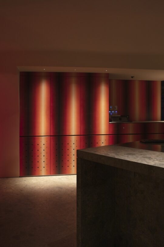 Bar lady bee (15) Bar lady bee (15)