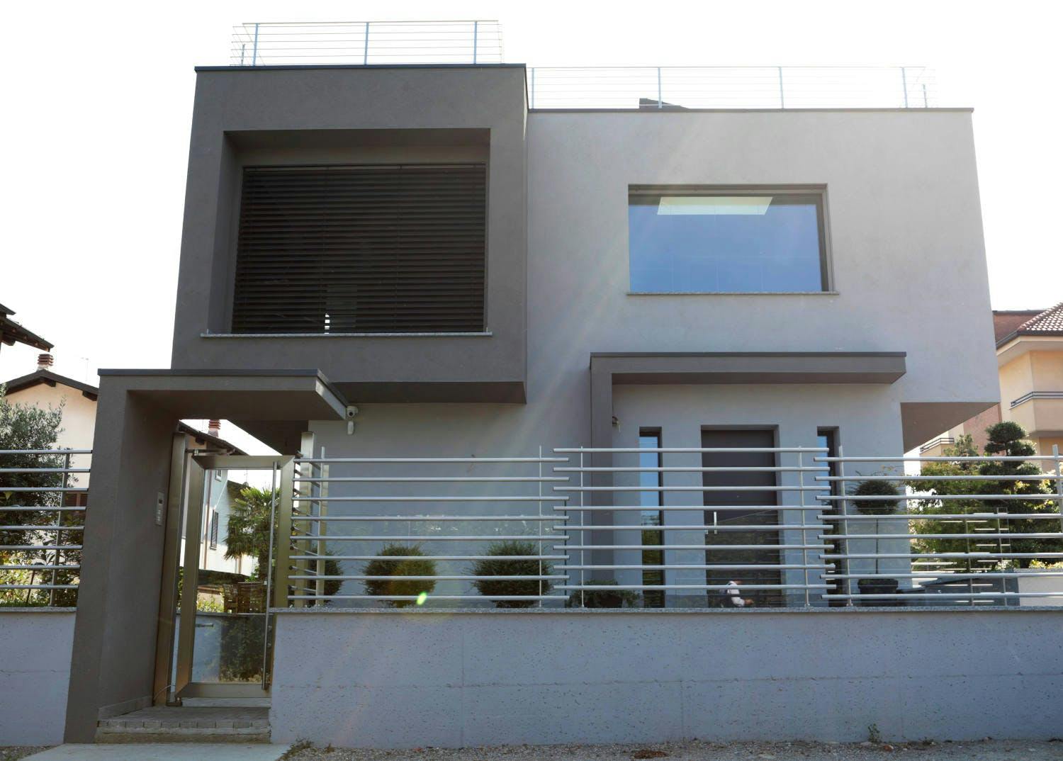 Numéro d'image 42 de la section actuelle de Façades and flooring enhance the design of this semi-detached Mediterranean villa with two dwellings  de Cosentino France