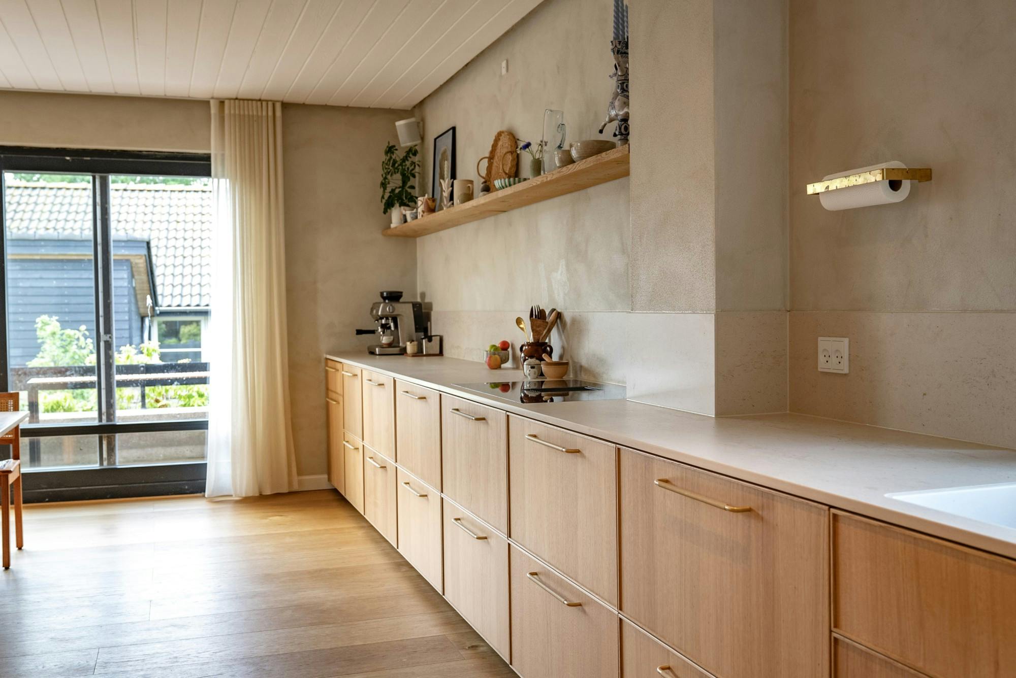 Numéro d'image 39 de la section actuelle de A seamless worktop for a Nordic home renovated with love de Cosentino France