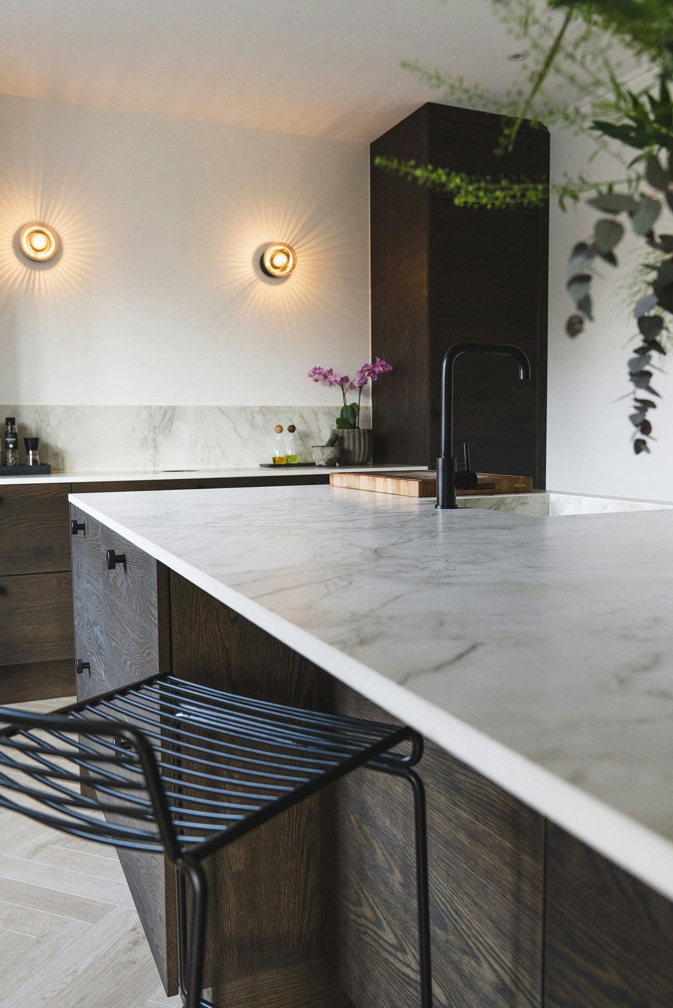 Numéro d'image 38 de la section actuelle de A classic yet minimalist kitchen complemented by DKTN’s elegance and functionality de Cosentino France