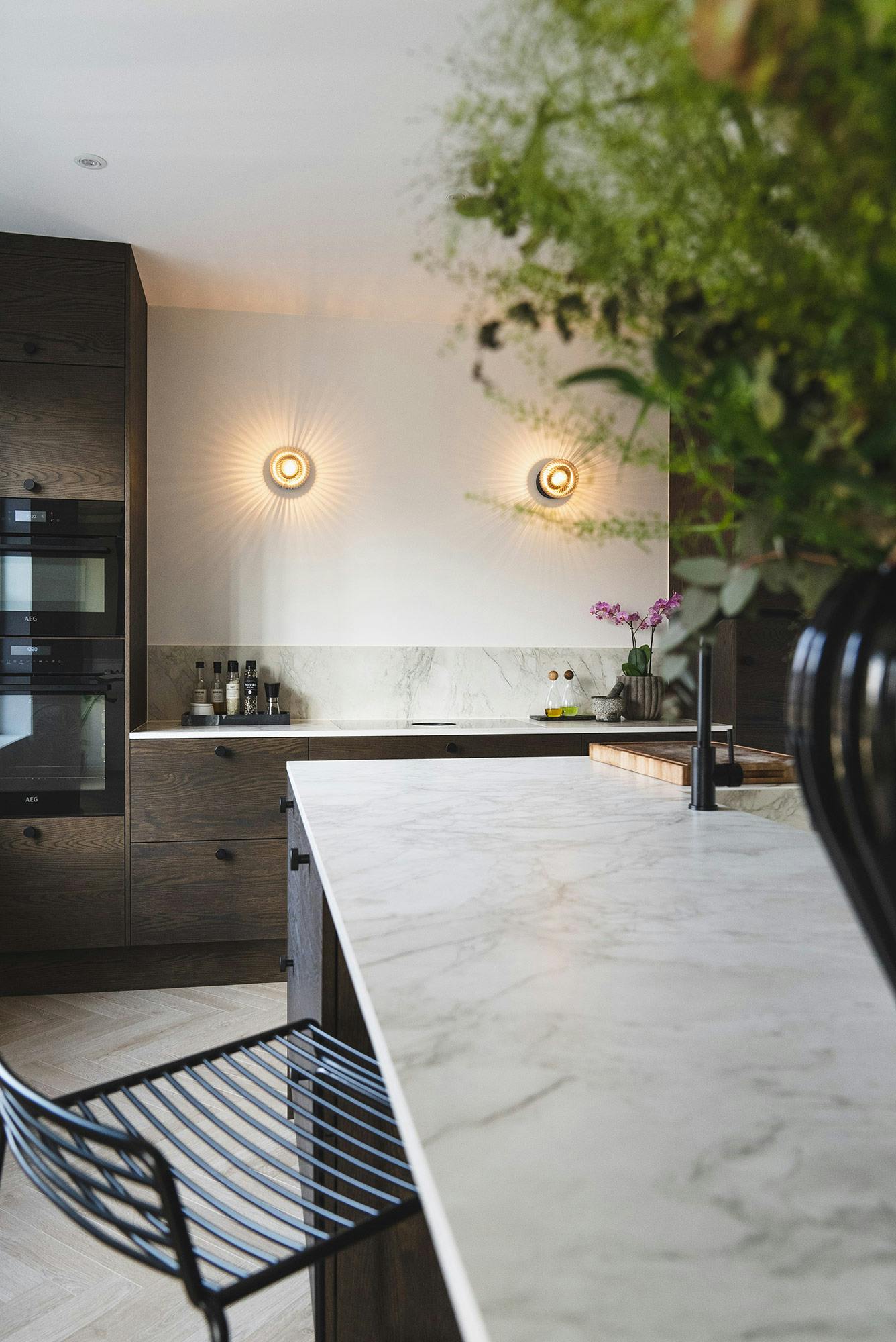 Numéro d'image 39 de la section actuelle de A classic yet minimalist kitchen complemented by DKTN’s elegance and functionality de Cosentino France