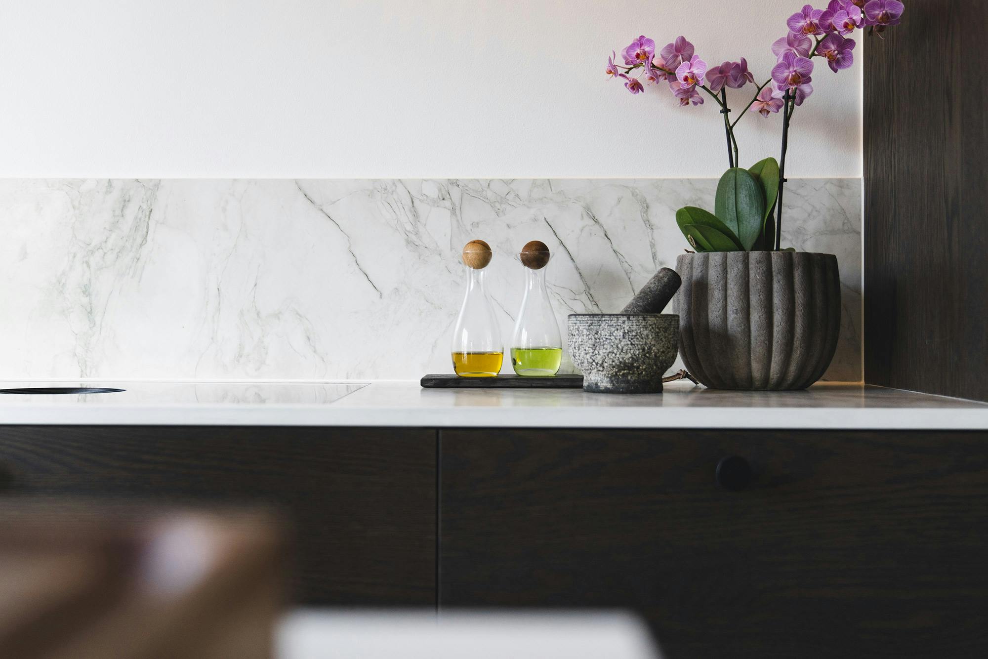 Numéro d'image 36 de la section actuelle de A classic yet minimalist kitchen complemented by DKTN’s elegance and functionality de Cosentino France