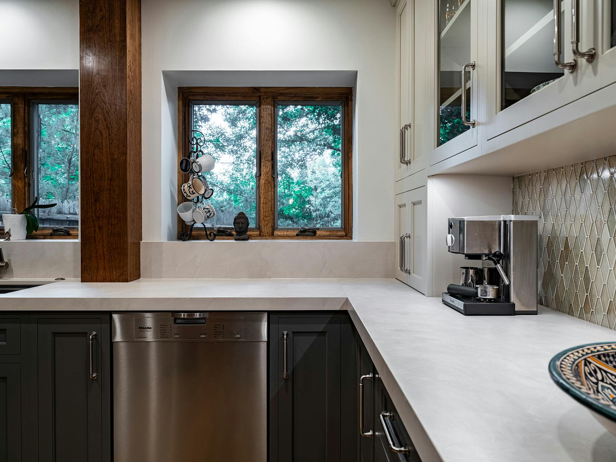 Numéro d'image 38 de la section actuelle de All in beige: a personal kitchen that blends styles by House Loves de Cosentino France