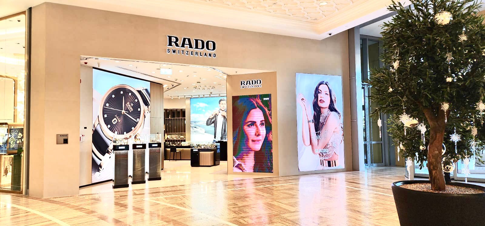 Numéro d'image 32 de la section actuelle de Swiss watchmaker Rado entrusts Cosentino with the renovation of all its shops, starting with the Dubai Mall de Cosentino France