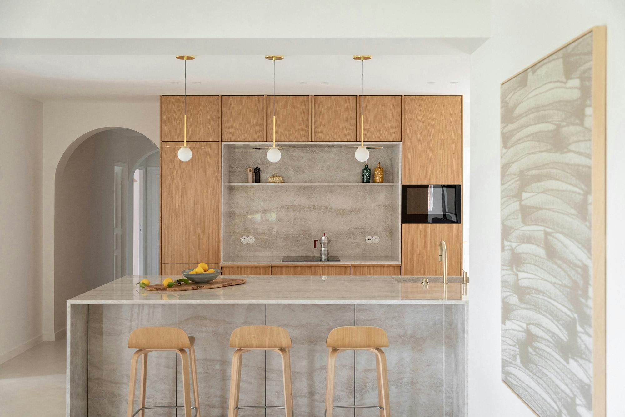 Numéro d'image 37 de la section actuelle de DKTN’s most elegant colours grace this modern flat in a classic style de Cosentino France