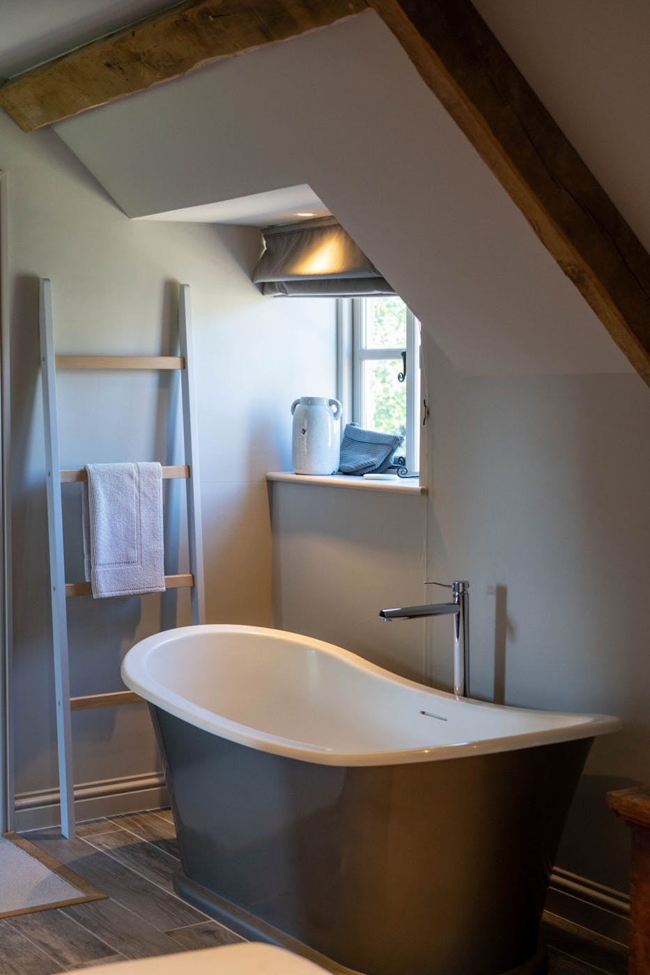 Numéro d'image 35 de la section actuelle de Cinq propositions tendance pour des salles de bain blanches et grises de Cosentino France