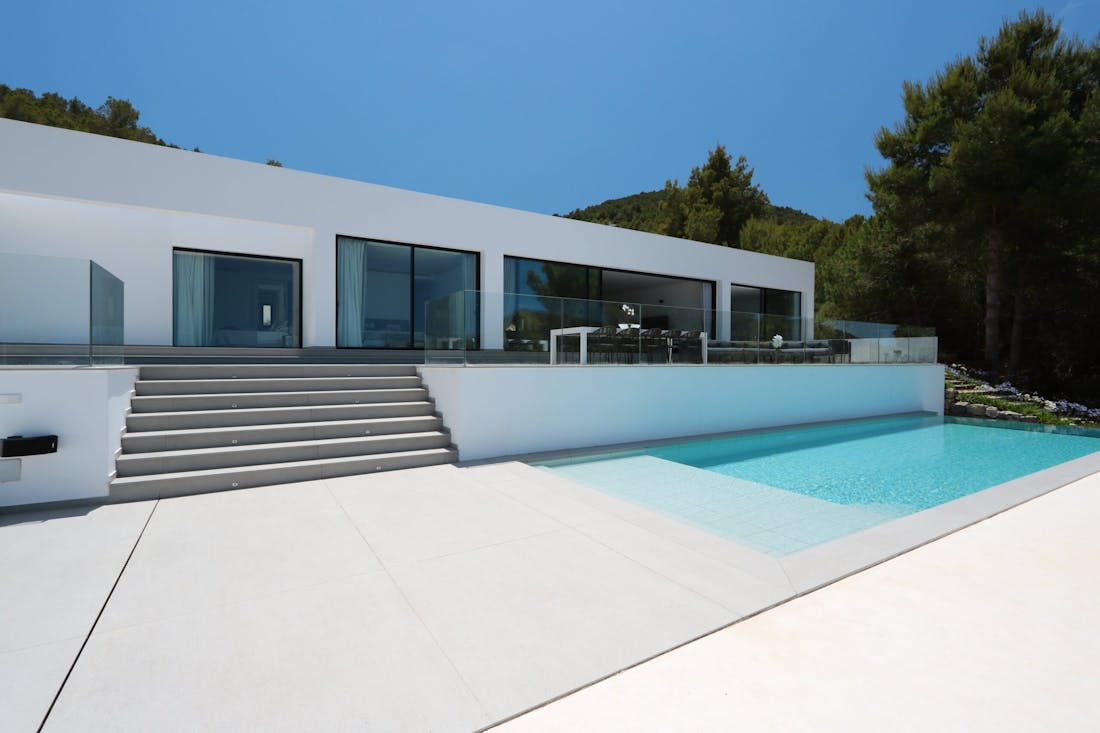 Spectaculaire Villa Omnia à Ibiza avec Dekton® et Silestone®