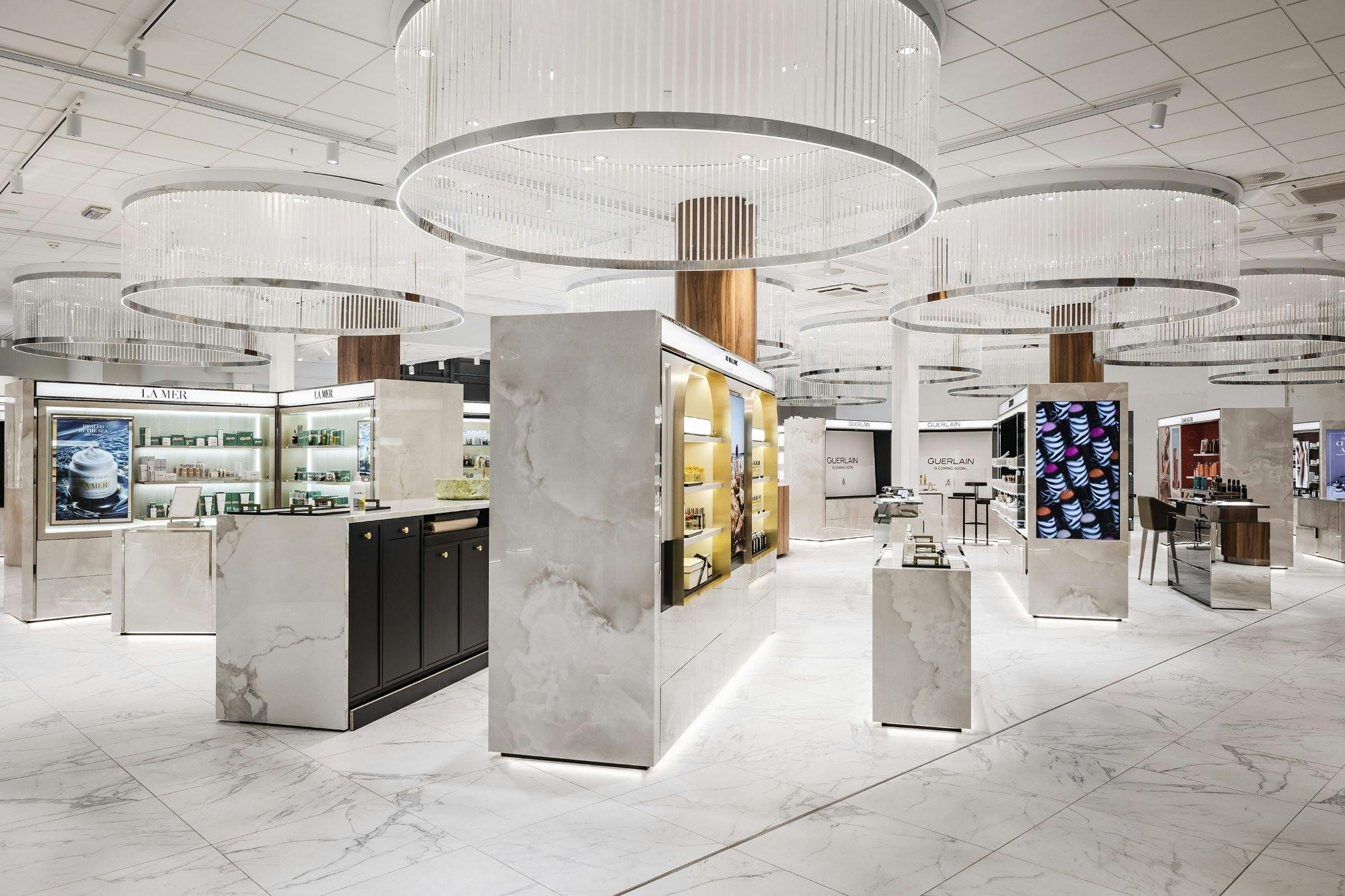 Numéro d'image 36 de la section actuelle de Swiss watchmaker Rado entrusts Cosentino with the renovation of all its shops, starting with the Dubai Mall de Cosentino France