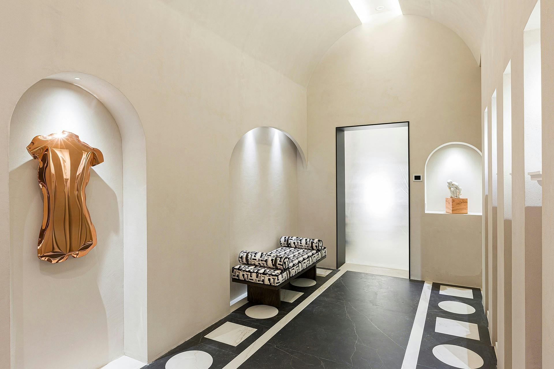 Numéro d'image 33 de la section actuelle de A contemporary public toilet design inspired by Roman public baths de Cosentino France
