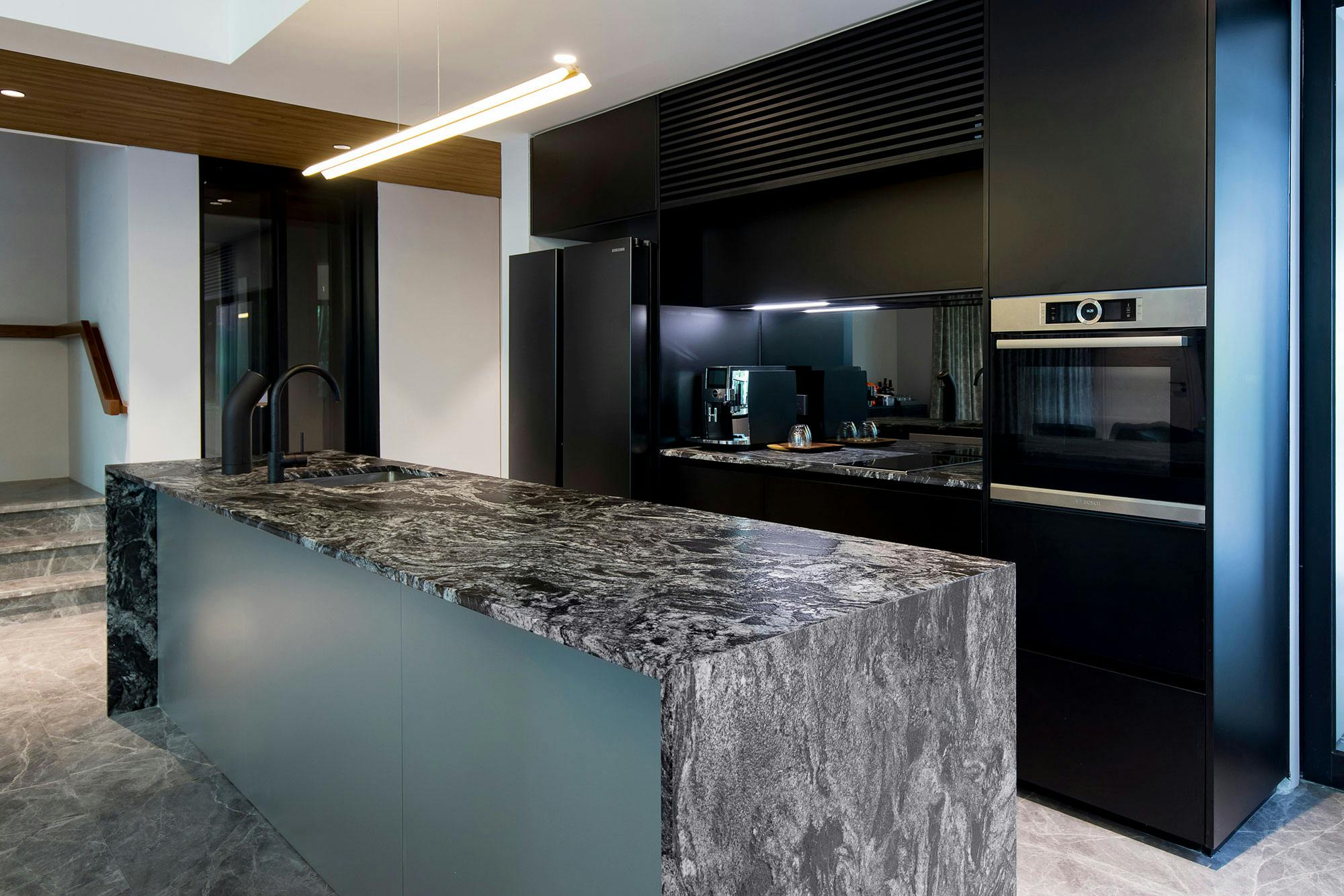 Numéro d'image 35 de la section actuelle de Dekton, the material of choice for easy-to-clean, UV and humidity resistant surfaces in a modern villa de Cosentino France