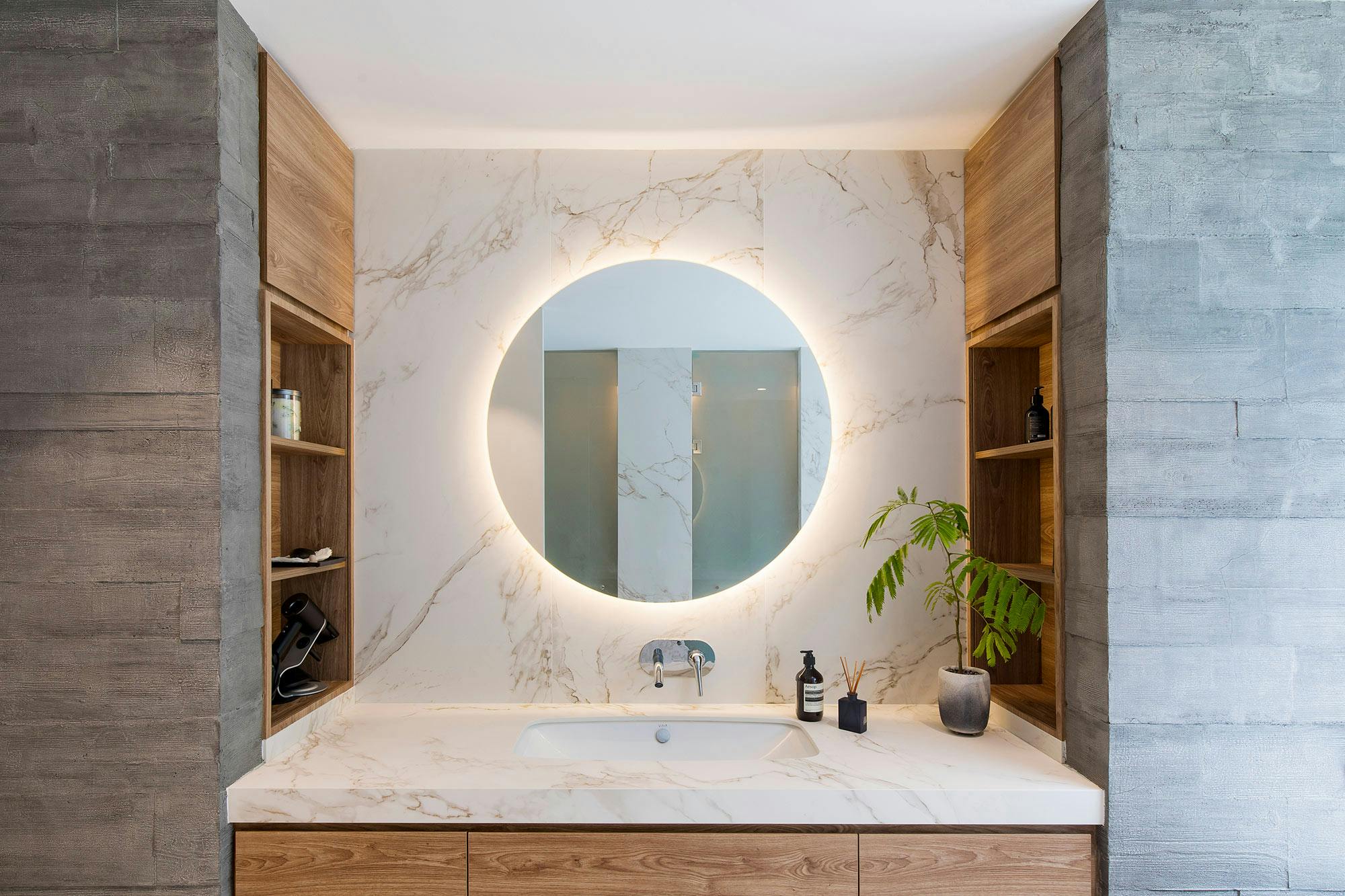 Numéro d'image 36 de la section actuelle de Dekton, the material of choice for easy-to-clean, UV and humidity resistant surfaces in a modern villa de Cosentino France