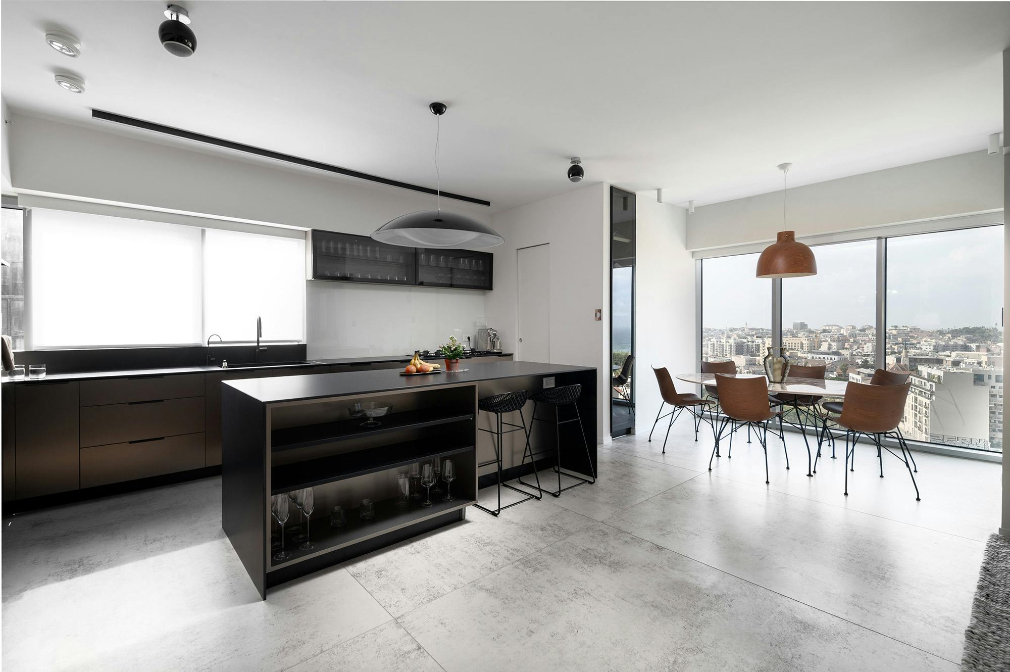 Numéro d'image 32 de la section actuelle de Italian style with clean lines and seamless surfaces for a minimalist flat in Tel Aviv de Cosentino France