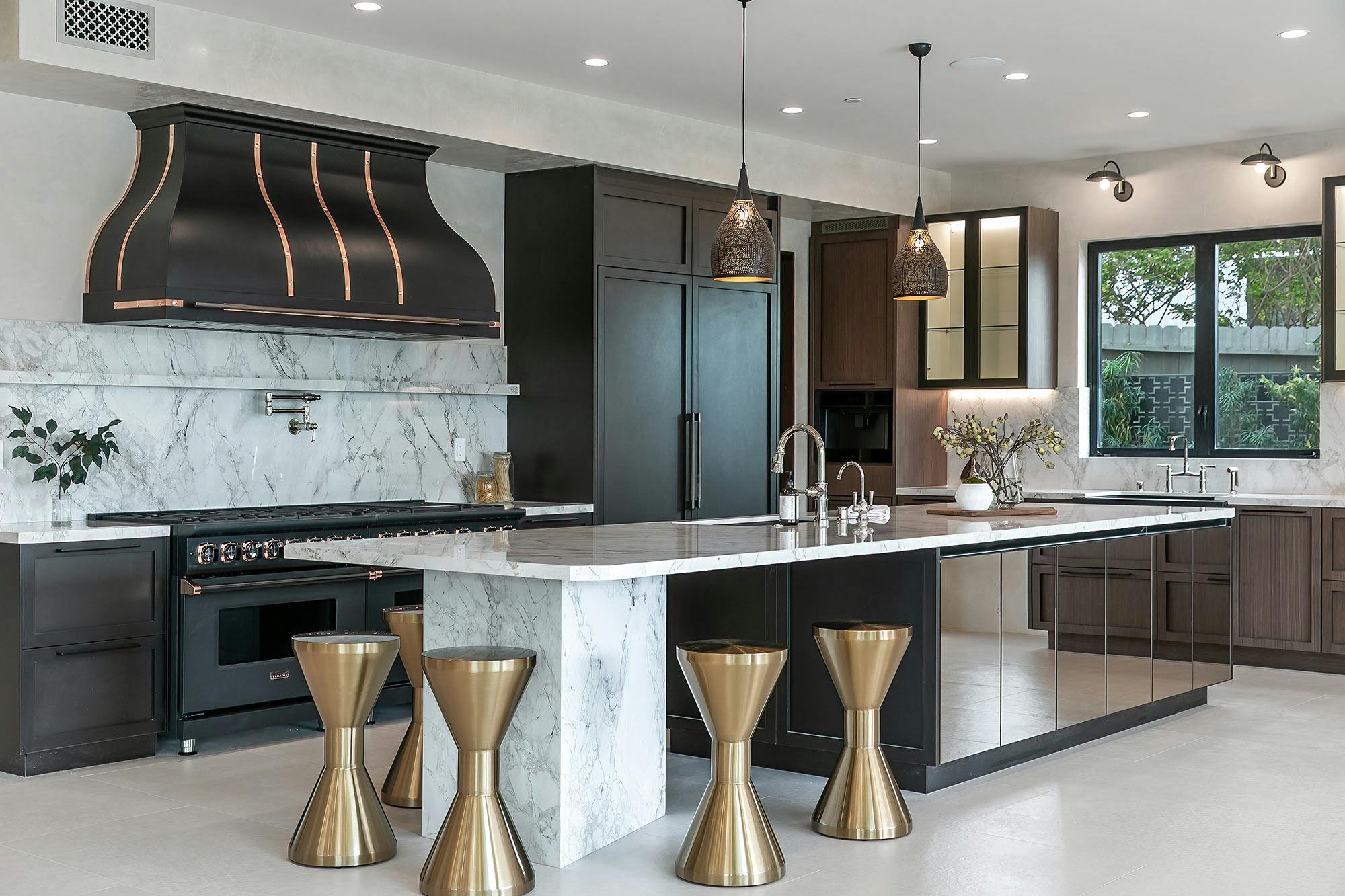 Numéro d'image 45 de la section actuelle de Colorful two-toned kitchens in North Carolina inspired by Silestone Sunlit Days de Cosentino France
