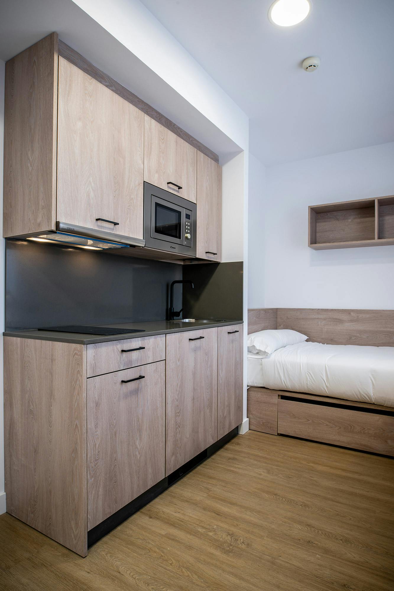 Numéro d'image 39 de la section actuelle de Cutting-edge worktops for university residence hall flats de Cosentino France